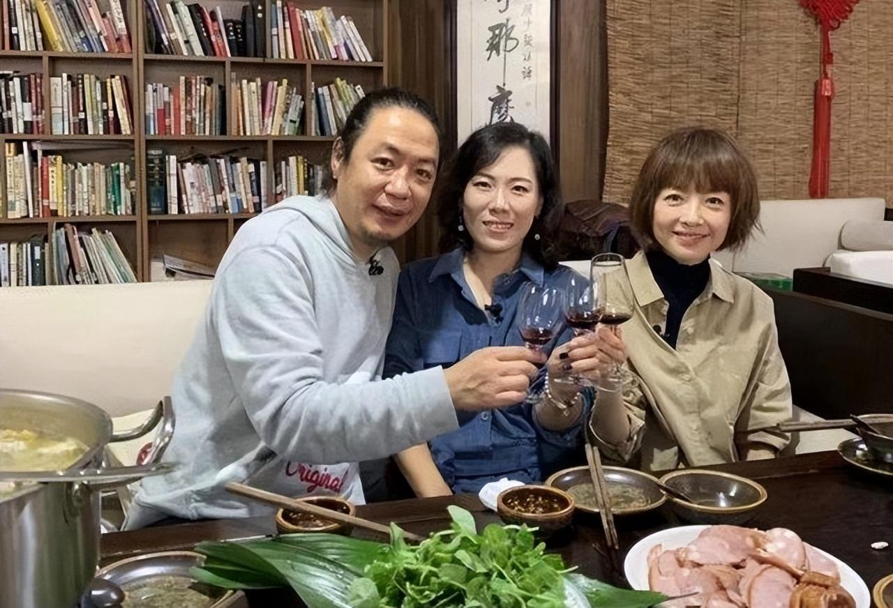 回顾写下"世界那么大,我想去看看"后辞职的女老师,如今咋样了