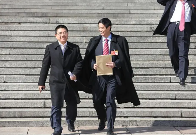 回顾:老板假扮农民工,上班第一天就遭开除,工头:你别来丢脸了