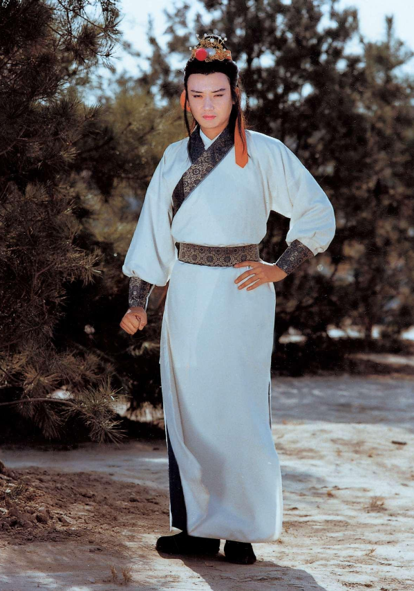 回顾侯长荣:与妻子"红楼"相遇,结婚37年生一女,生活幸福美满