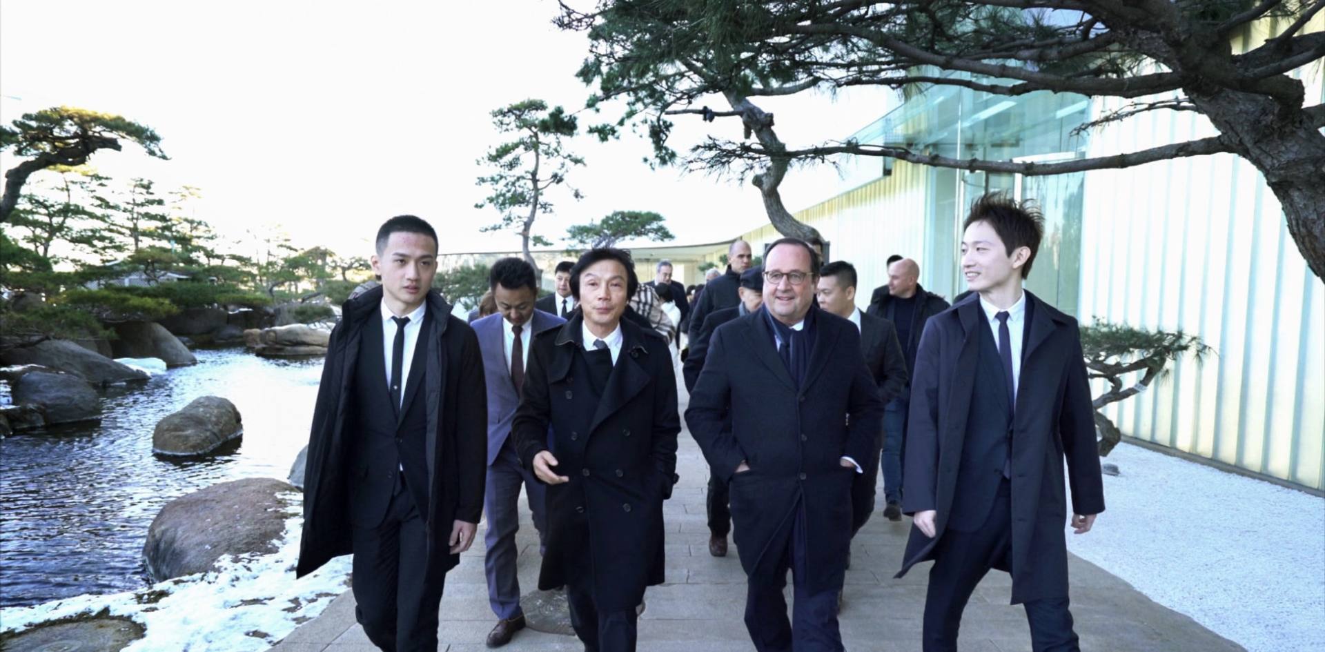 联合创始人独立运营一个片区,但他们只有10年使用权,品牌所有权归罗红