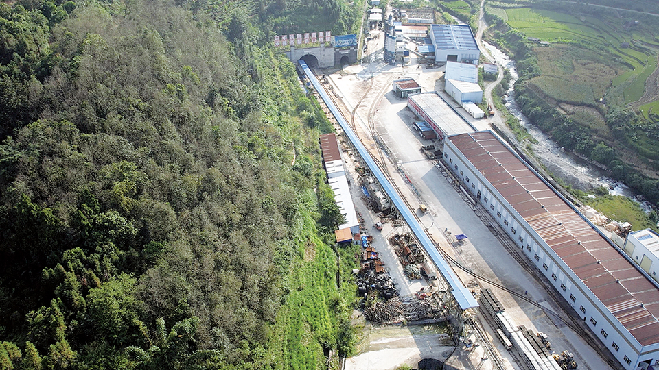 大瑞铁路高黎贡山图片