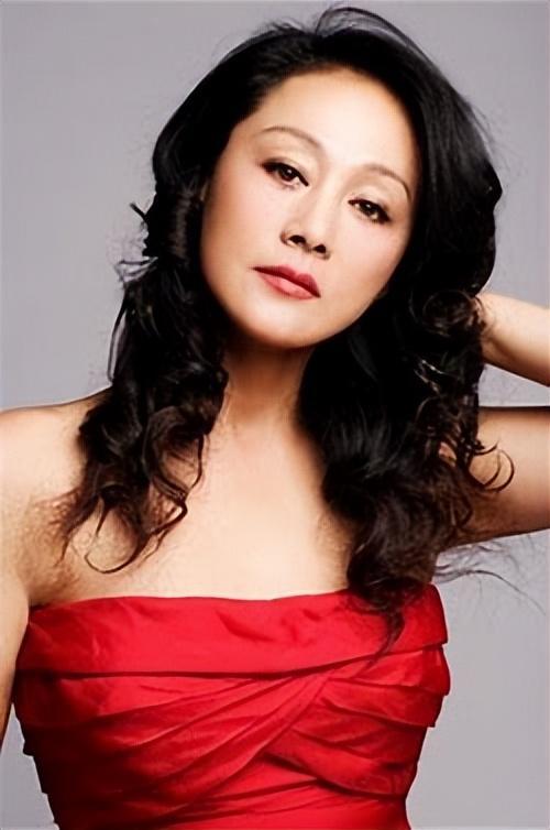 王姬拍《北京人在纽约》突然怀孕,姜文无法对戏,郑晓龙顾虑损失