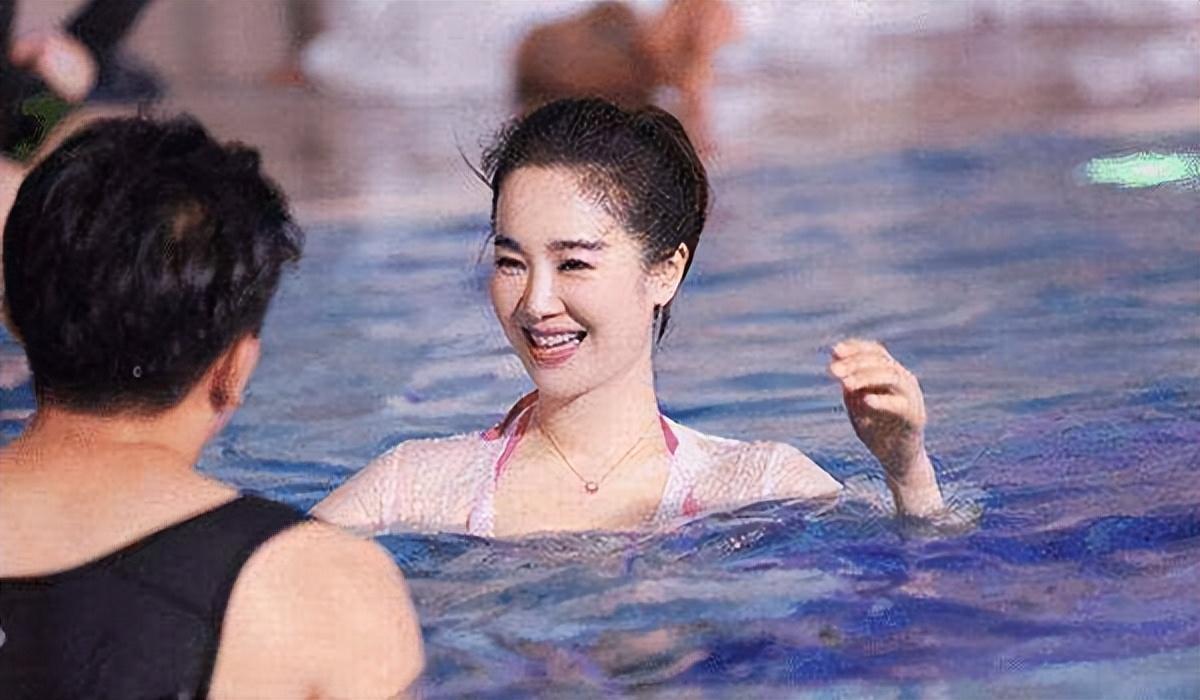 回顾左小青:嫁大20岁老公,历经11年婚姻,爱情变友情,无怨无悔