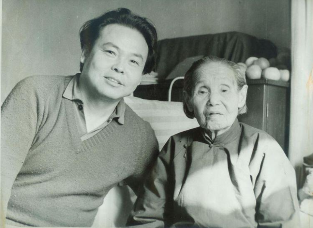 回顾歌唱家柳石明:80岁孤独离世,一无所有地来,一无所有地走