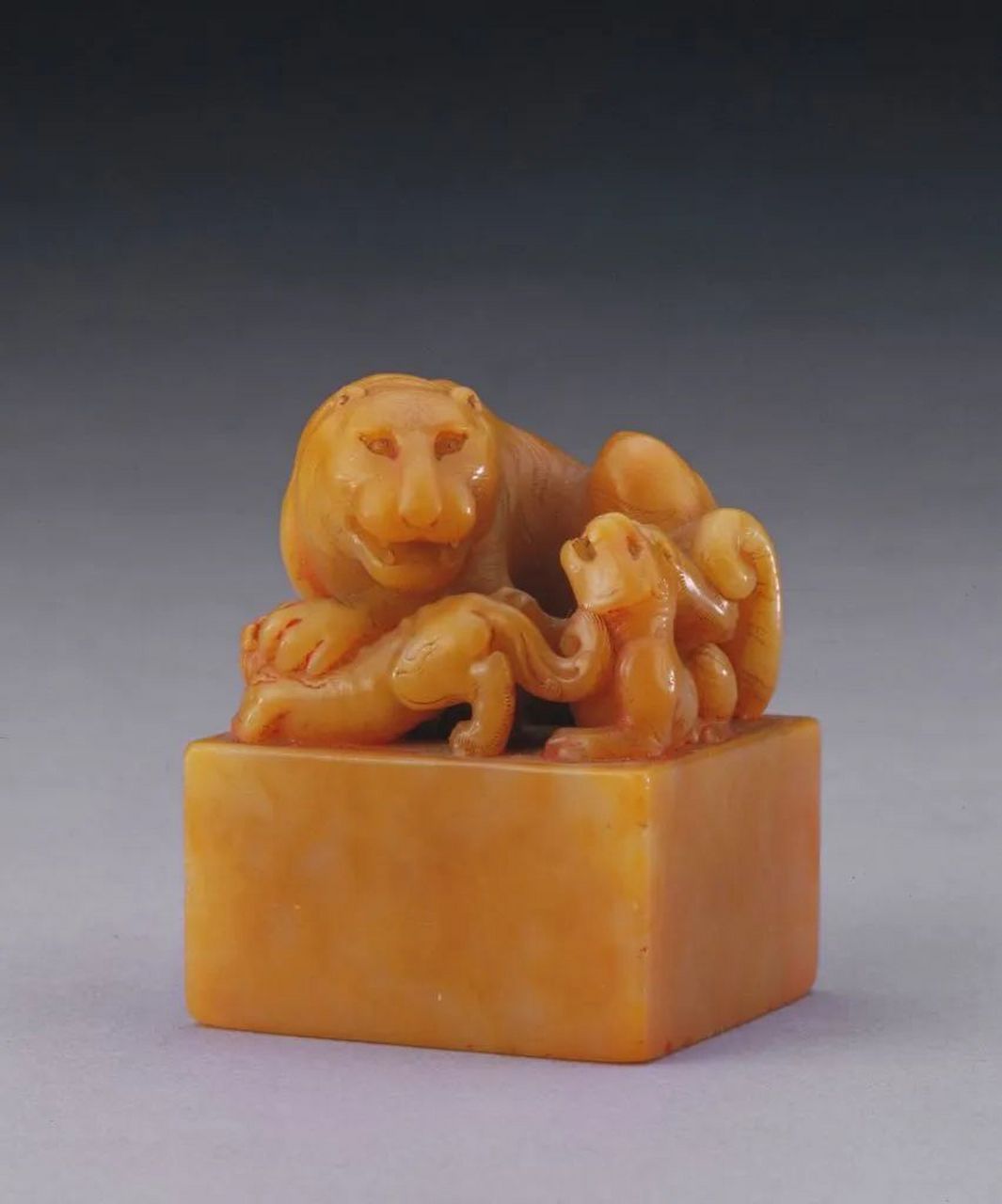 田黄石,石中之王!色泽纯净温润通灵.