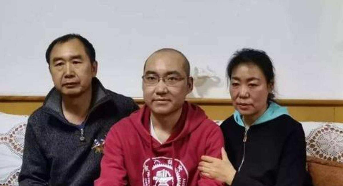 张纯生夫妇带着张迪回到沈阳后,眼看儿子再次被确诊为急性白血病,他才