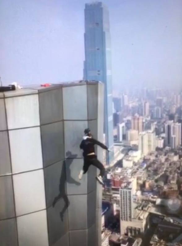 回顾:湖南穷小伙高中辍学,为挣10万给母亲治病,不幸坠亡