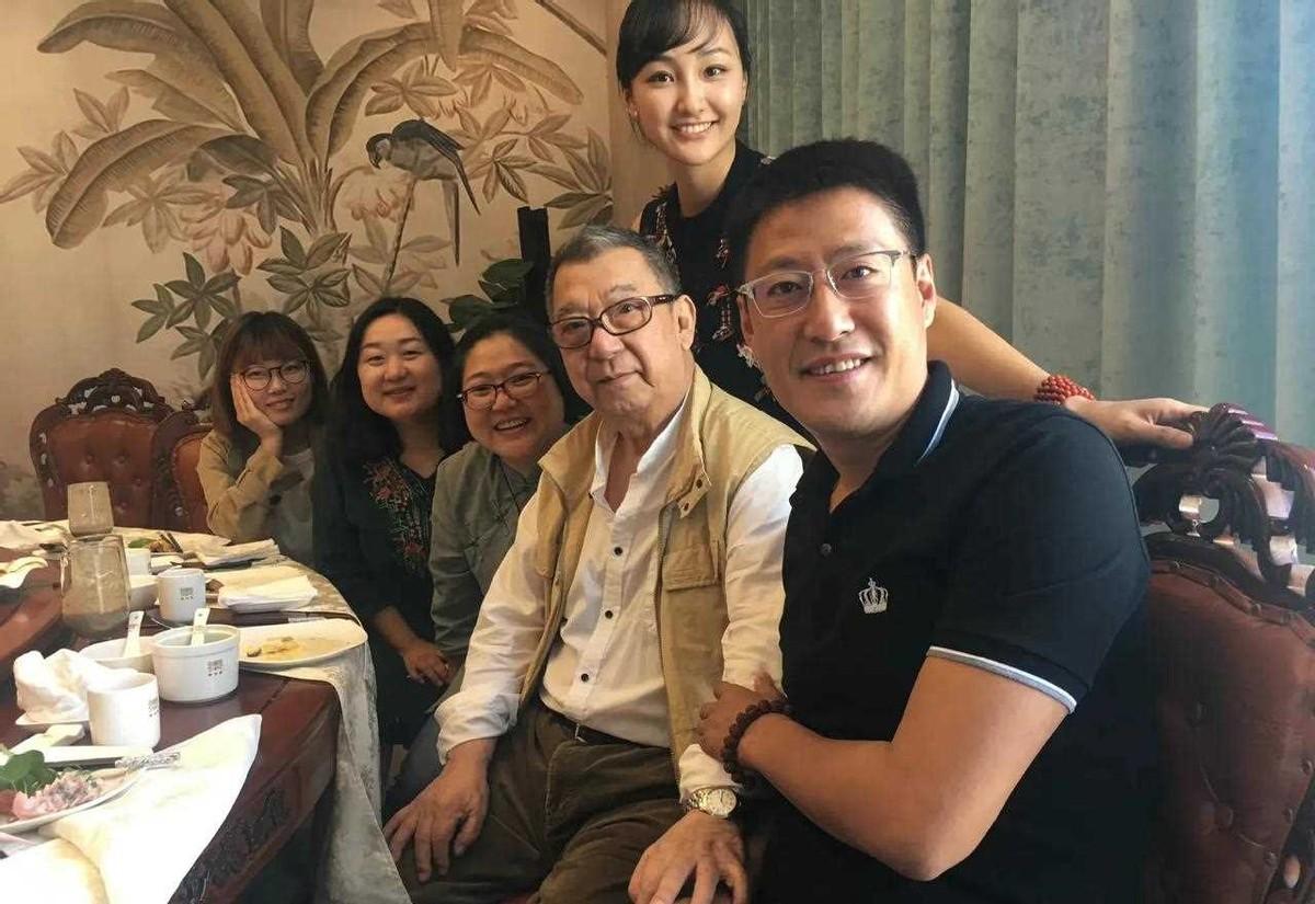 回顾著名演员于震:被前妻泼尽脏水,为何二婚妻子辛月