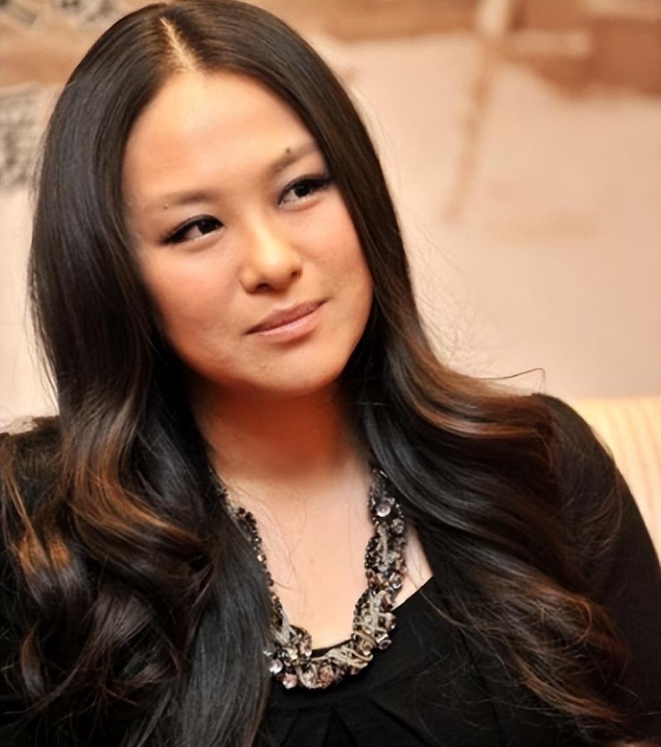 夏老师(贺刚饰)佟志遇到了李天娇,文丽则遇到了贺刚,人到中年的文丽有