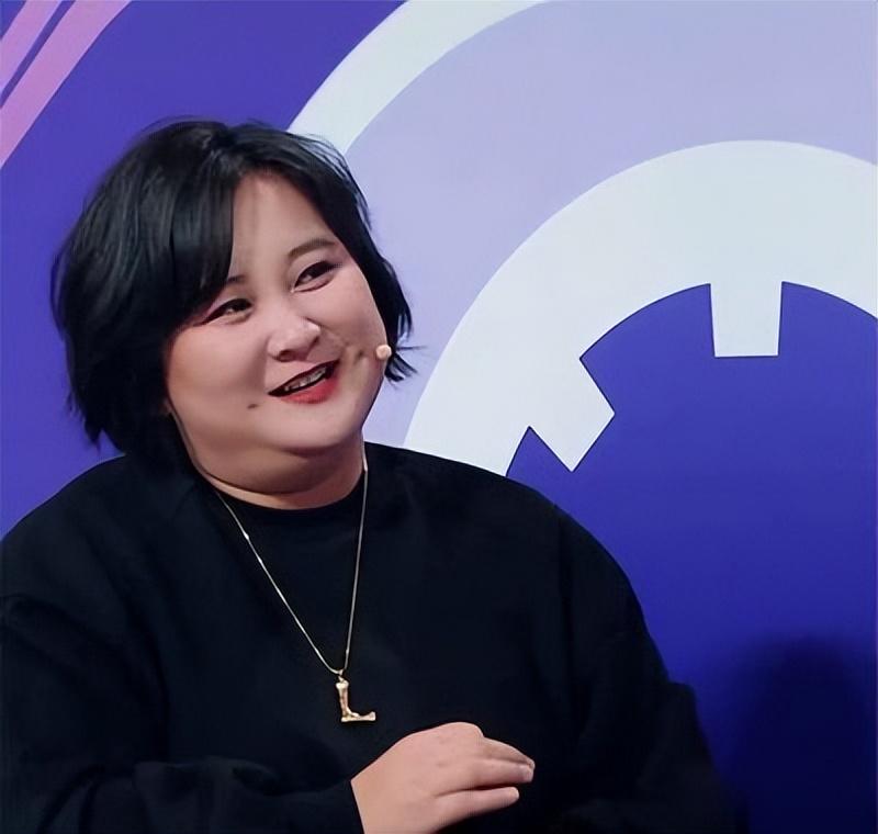 1982年贾玲在宜城市出生了,她的父母都是普通工人,只有姐姐贾丹在襄阳