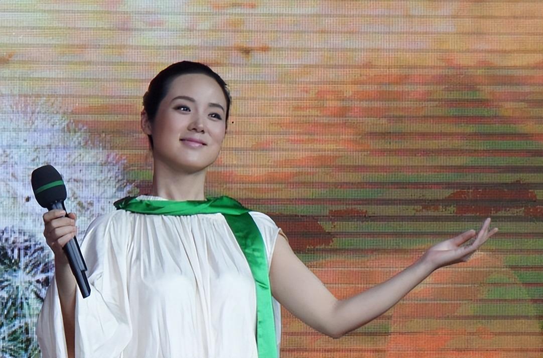 回顾前央视主播杨柳:妻子是知名歌唱家哈辉,3婚也能幸福美满