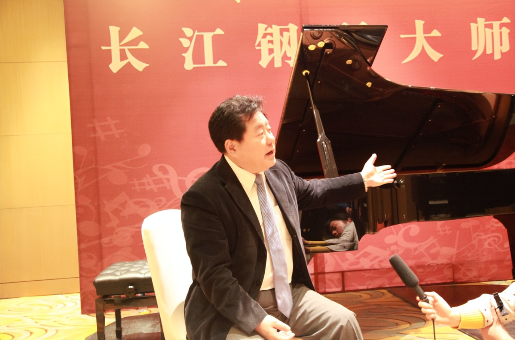 回顾著名作曲家徐沛东:27岁娶初恋恩爱41年,撮合岳父与小姨再婚