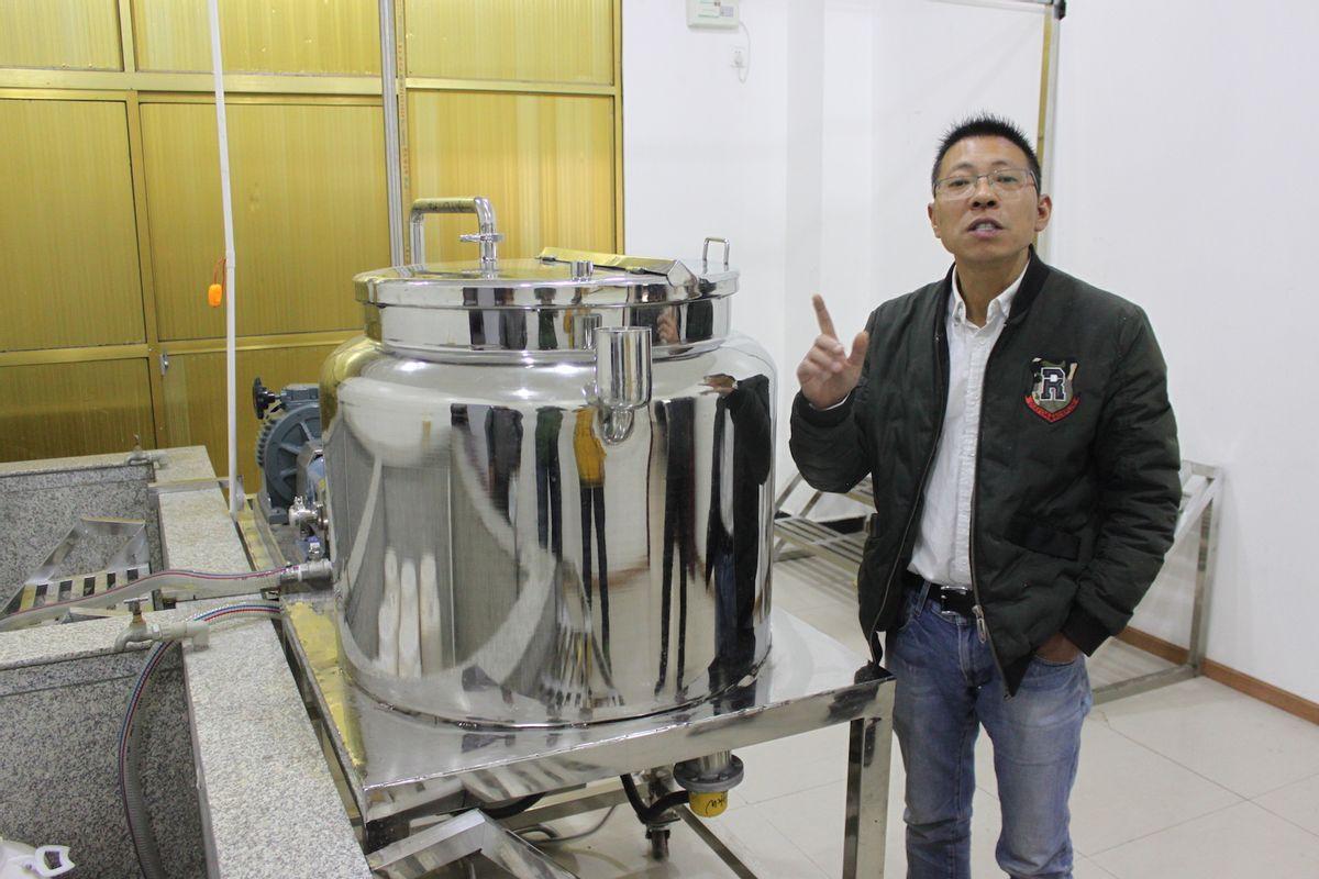 所谓的科技狠活蜂蜜,实则经不起推敲,带你了解压蜜机的奥秘