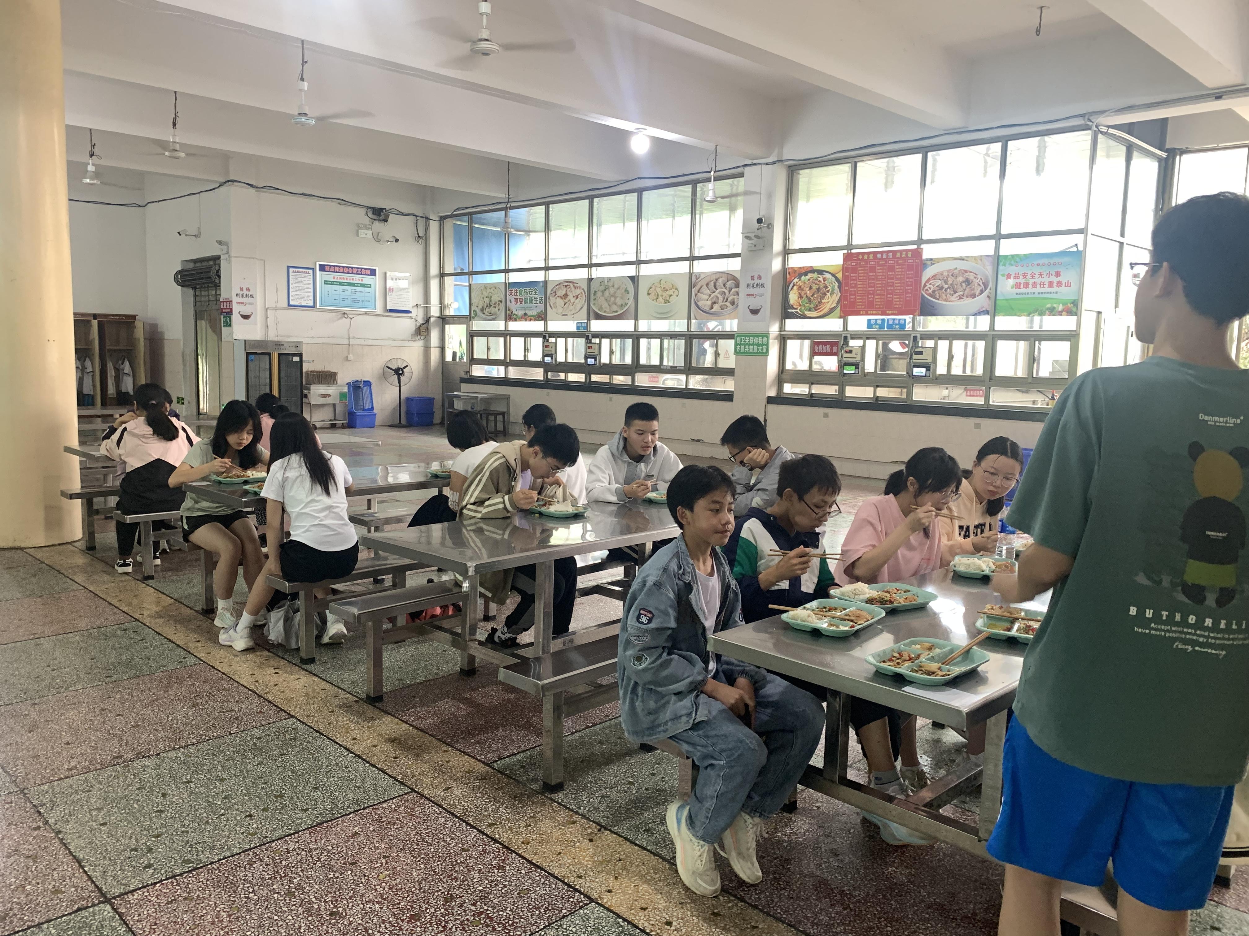 隆回二中开展"校园开放日"活动