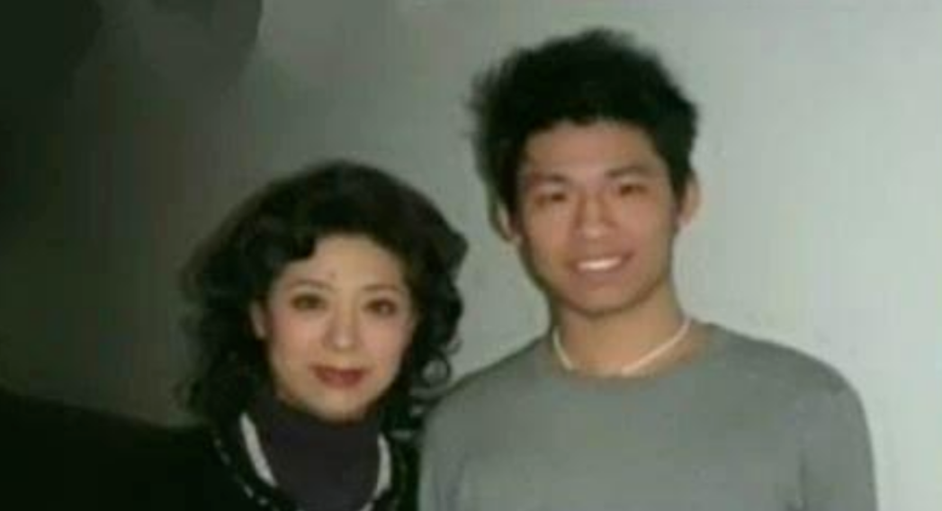 回顾关牧村:一婚被家暴,二婚被高官丈夫宠成宝,撮合父亲再婚