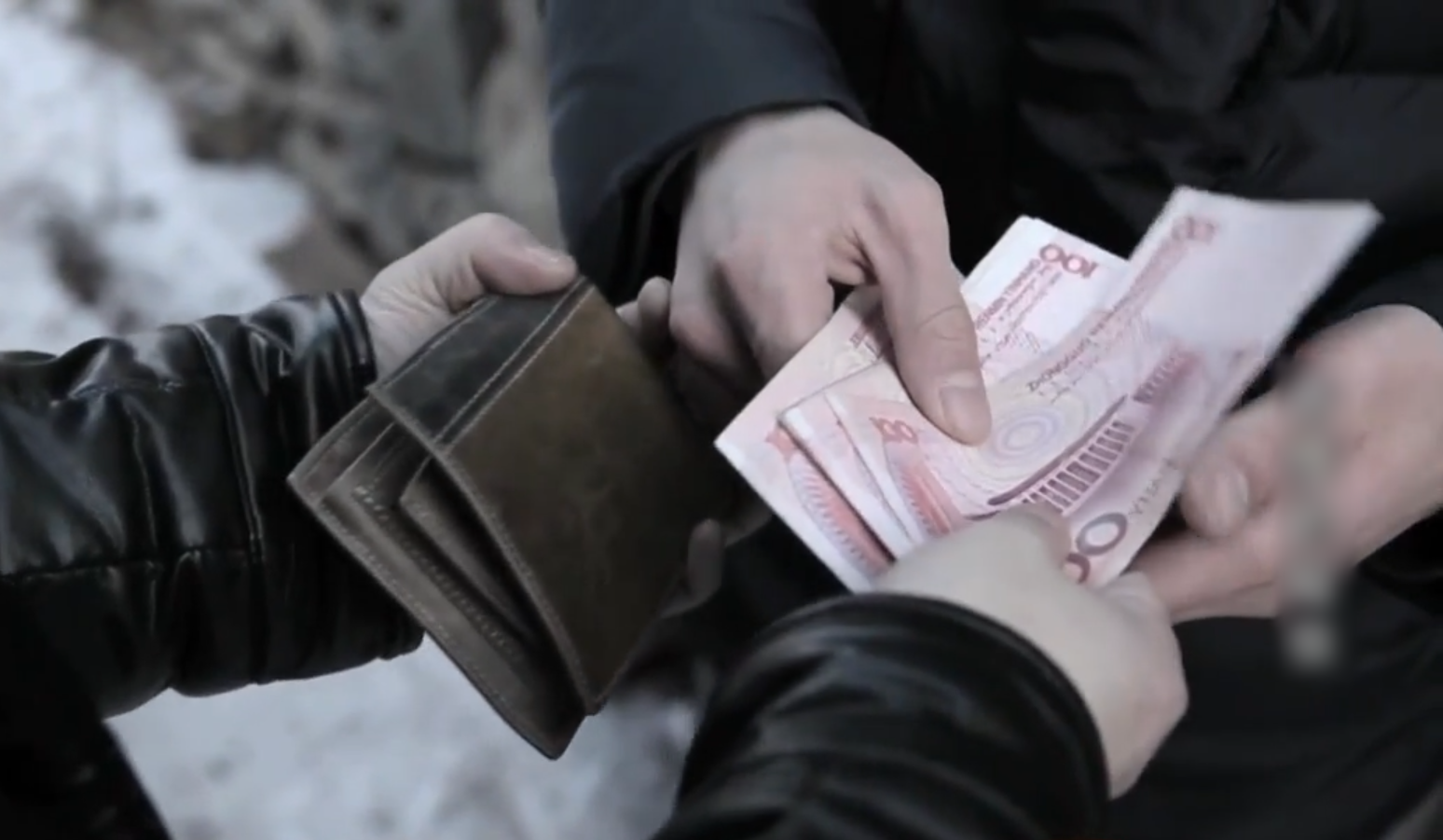 2009年,男子从银行取12万元后神秘失踪,手机发送乱码短信成线索