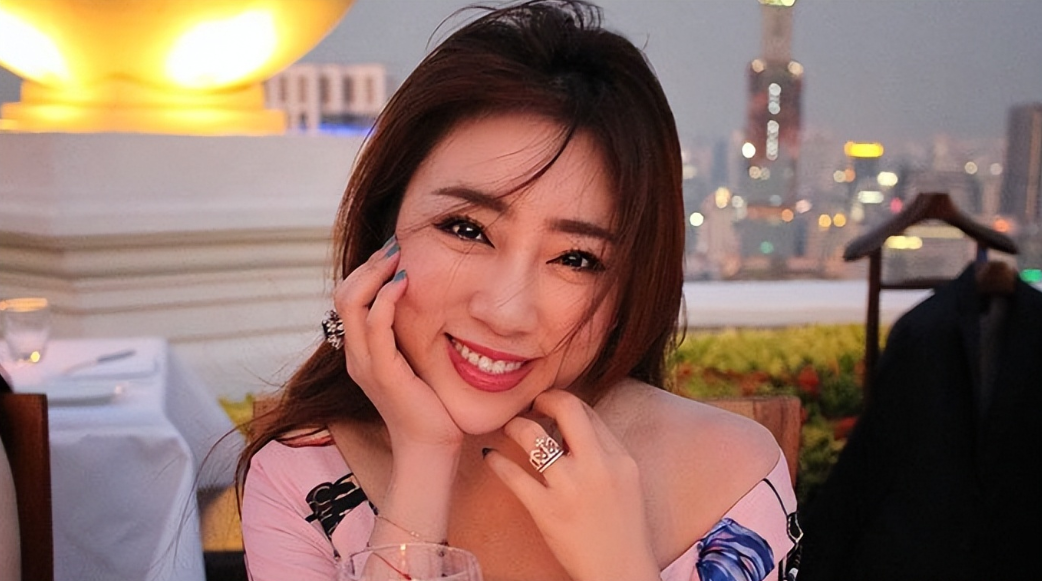 好在2017年,源于他的好人缘,也得益于他爱健身.