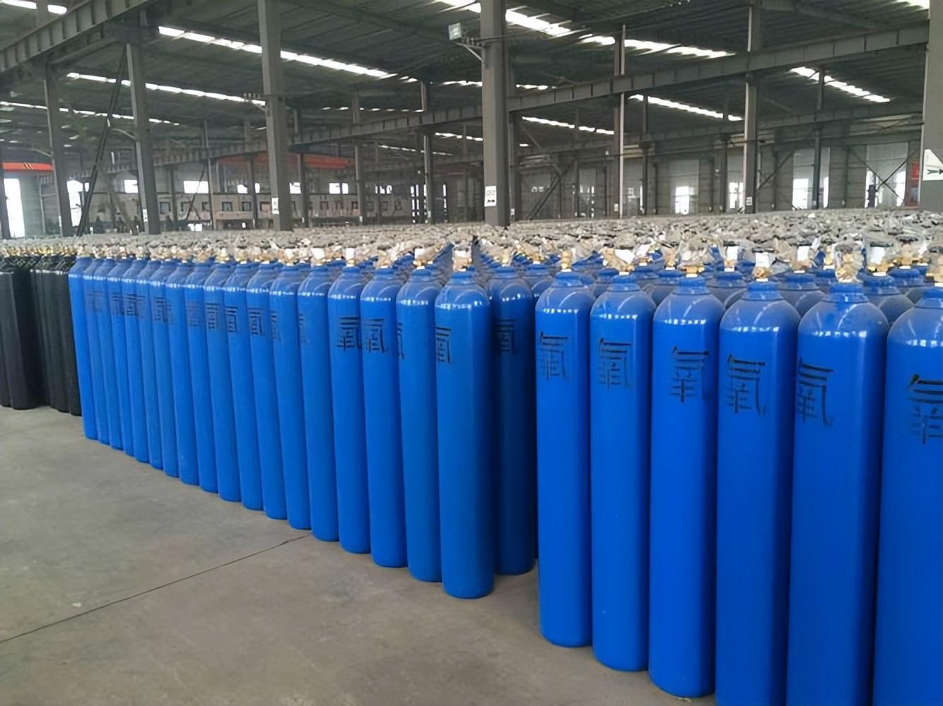 1993年语文老师当卧底,成为毒枭坤沙的贵宾,十年后归来毫发无损