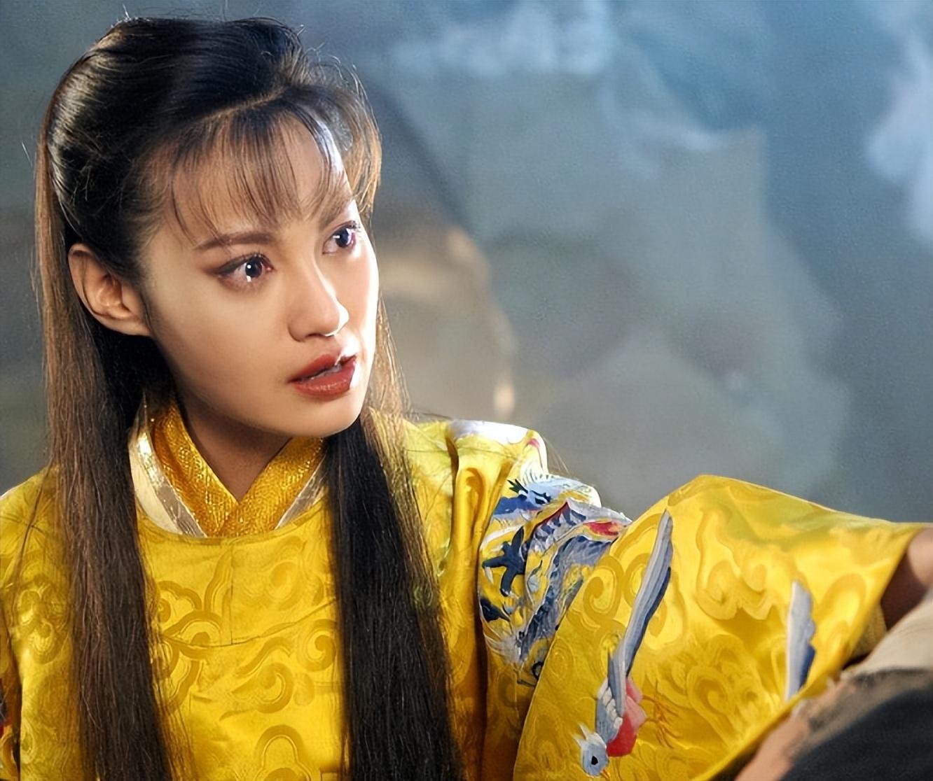 《小鱼儿与花无缺》的热播让杨雪一夜成名,开播后的第二年就出演了8部