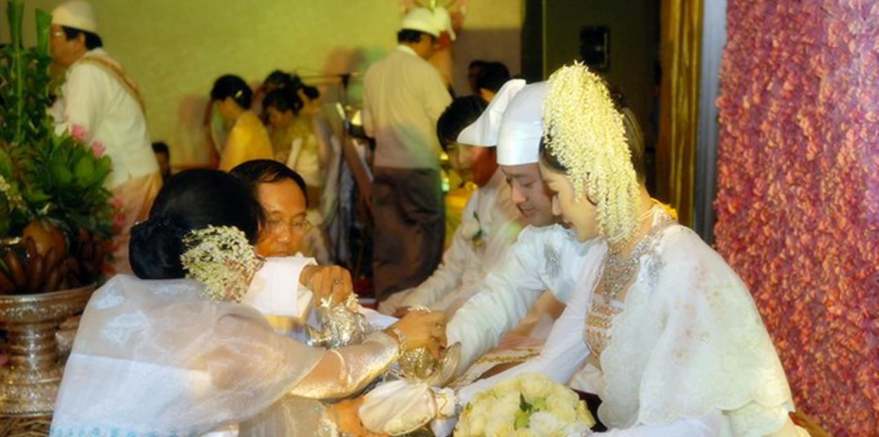 1993年语文老师当卧底,成为毒枭坤沙的贵宾,十年后归来毫发无损