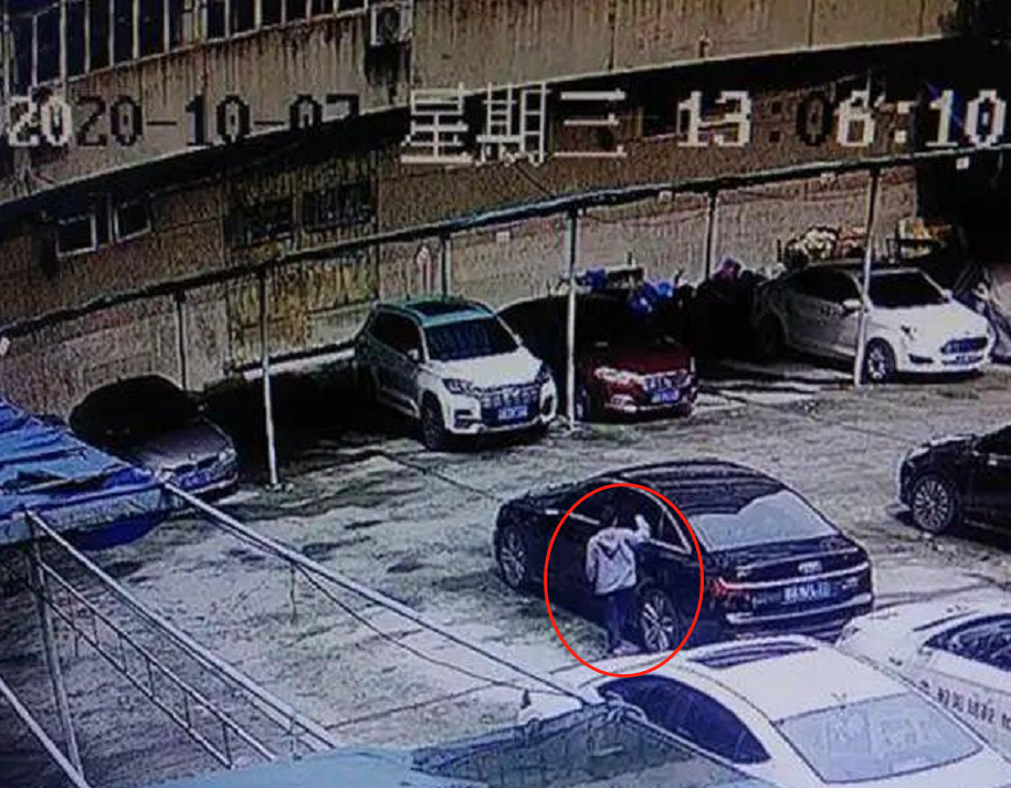 2020年重庆男孩"划"了奥迪,父亲赔3500元后警方调查却发现问题