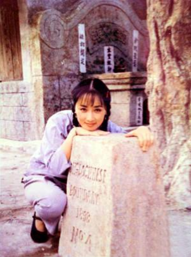 回顾侯长荣:与妻子"红楼"相遇,结婚37年生一女,生活幸福美满