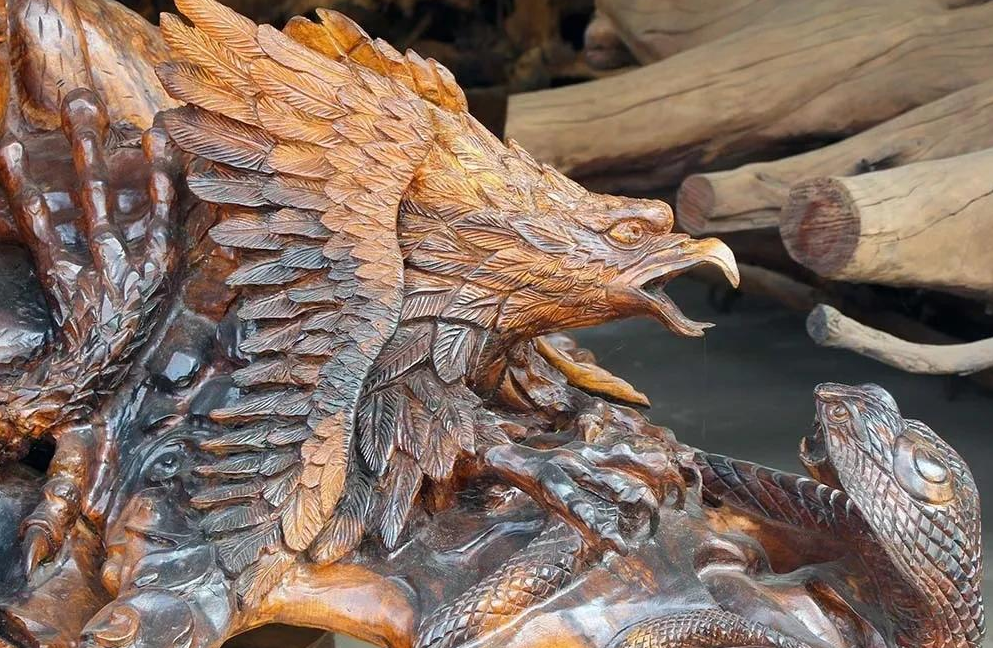 2014年,男子用1万块钱买树根做根雕,一年后有人出价千万都不卖