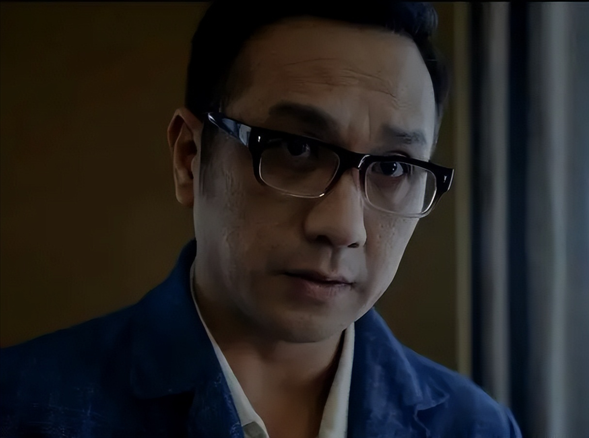 随着电视剧《新生》的热播,黄觉又一次闯入了大众的视野当中.