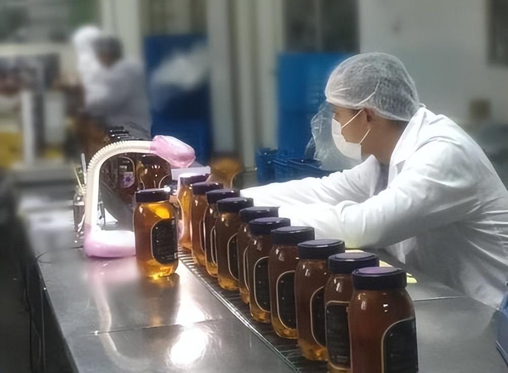 所谓的科技狠活蜂蜜,实则经不起推敲,带你了解压蜜机的奥秘