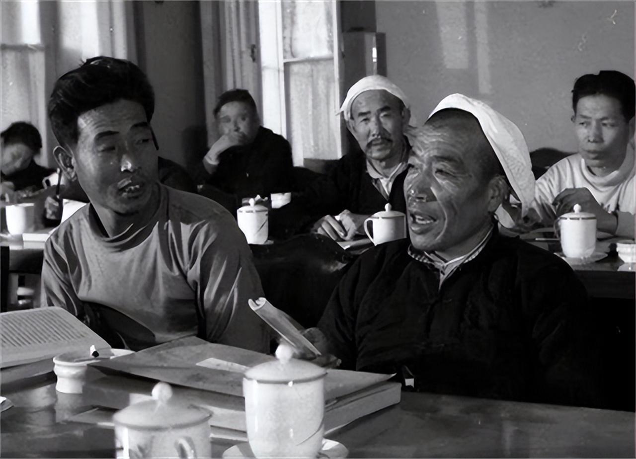 在陈永贵去到中央之前,他就凭借在大寨村的出色的成绩,在山西省委班子