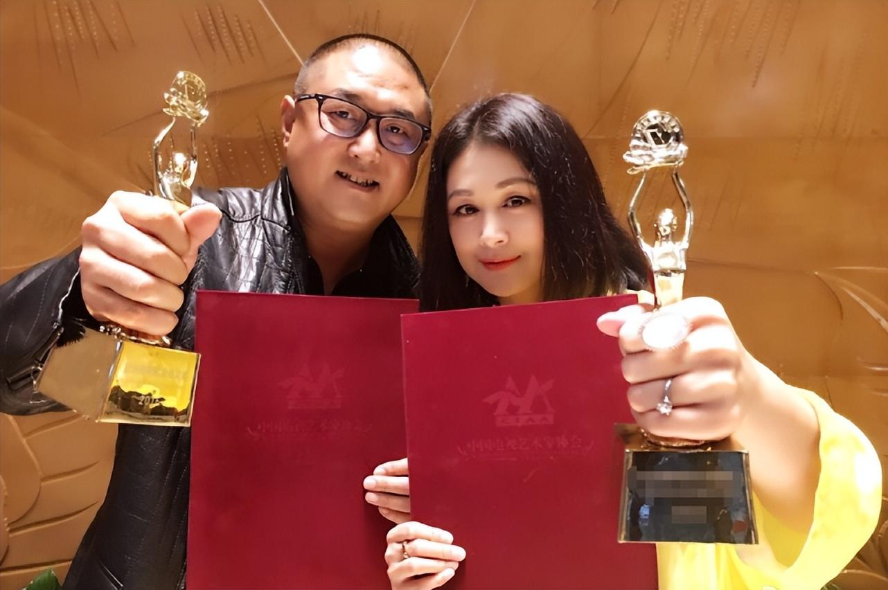 2021年8月9日,于月仙因突发严重车祸不幸离开人世,年仅50岁.