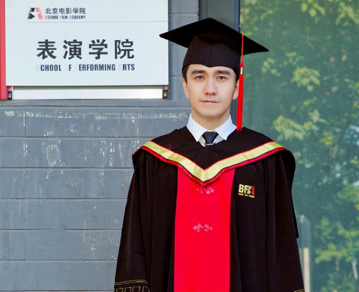 随着事件的持续发酵,越来越多的网友开始对翟天临提出质疑.