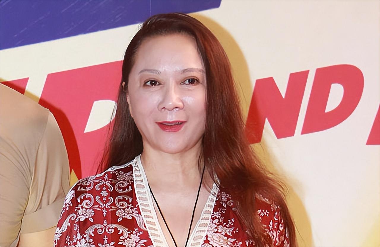 内娱女星的畸形审美,如今"蔡明化"成为常态,明星整的一言难尽