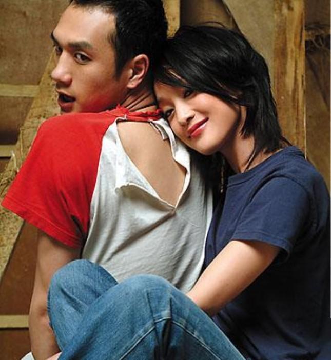 纪实 黄觉:暧昧周迅,和徐静蕾同居5年,娶小14岁娇妻宠如宝