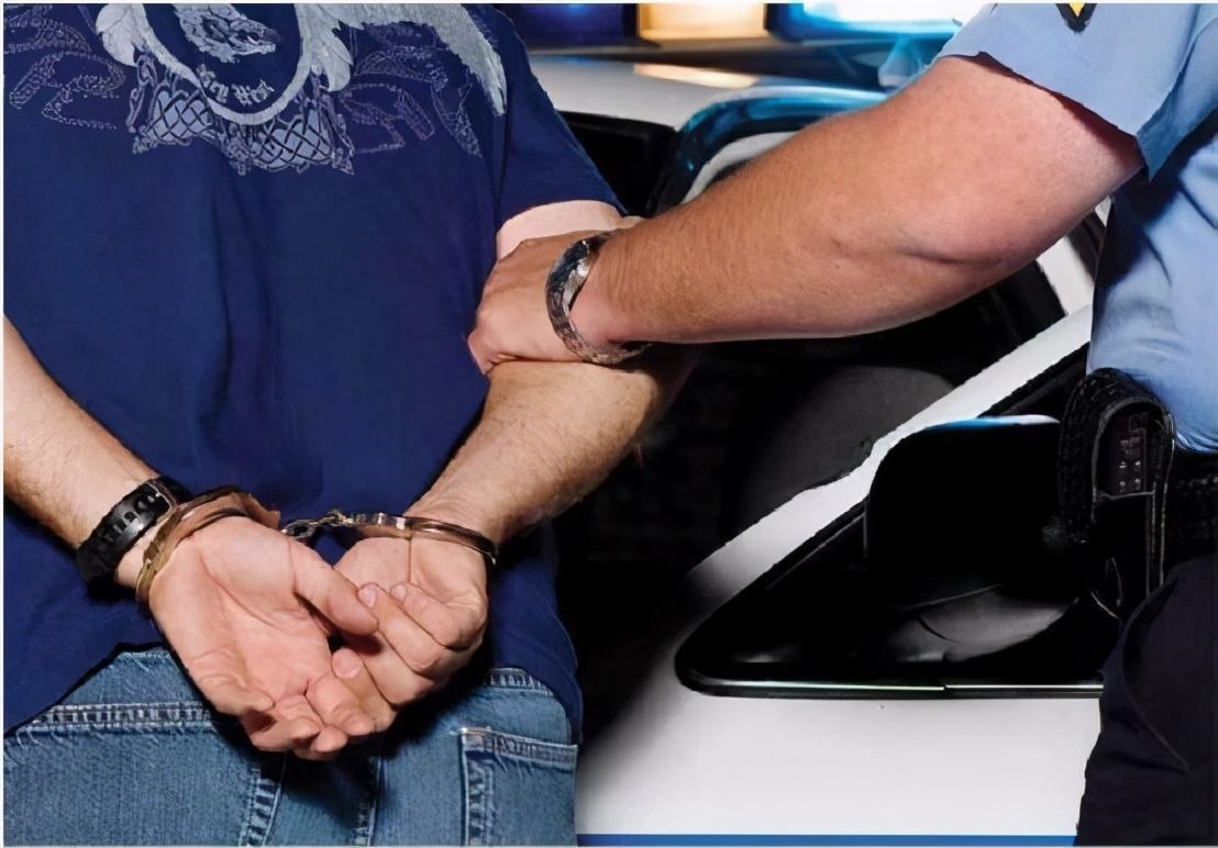 2018年,四川女大学生被套路,一年欠下36万,被催款人折磨到抑郁