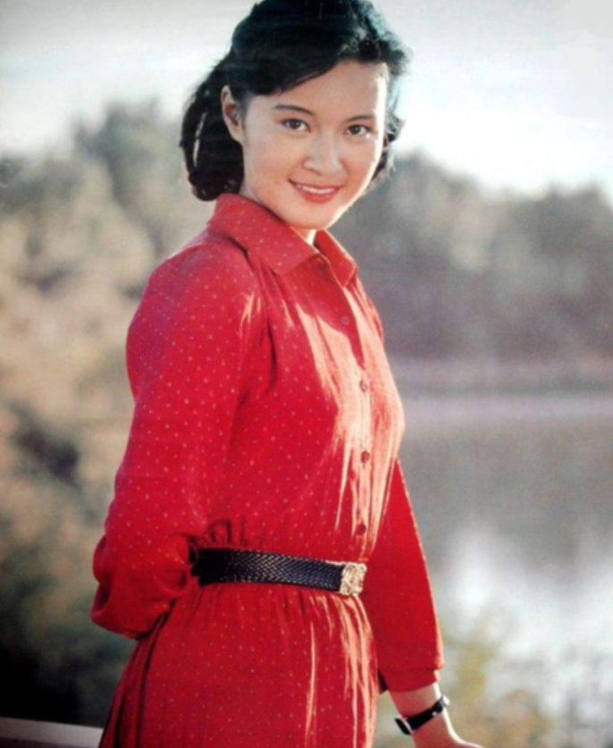 回顾红极一时的方舒:与屠洪刚离婚20年,如今两人境况差异大