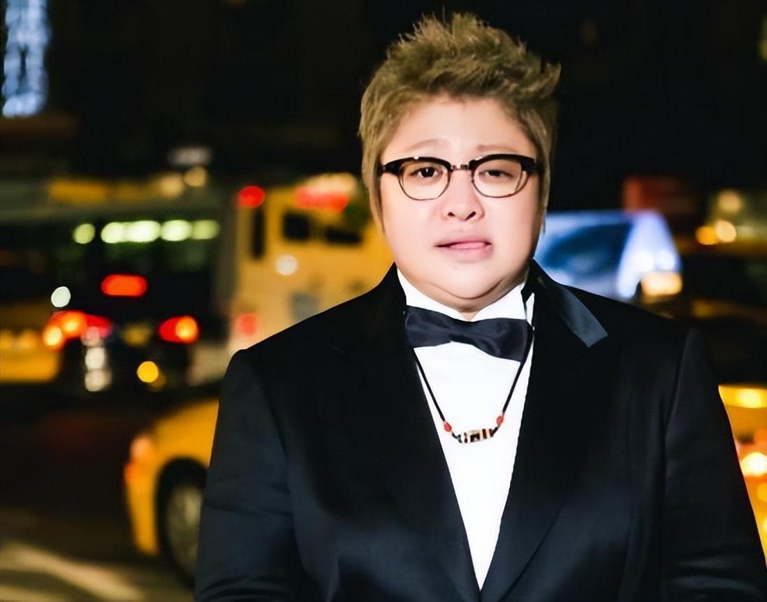 韩红年轻的时候曾是校花?以为是玩笑,看到她18岁的军装照惊呆了