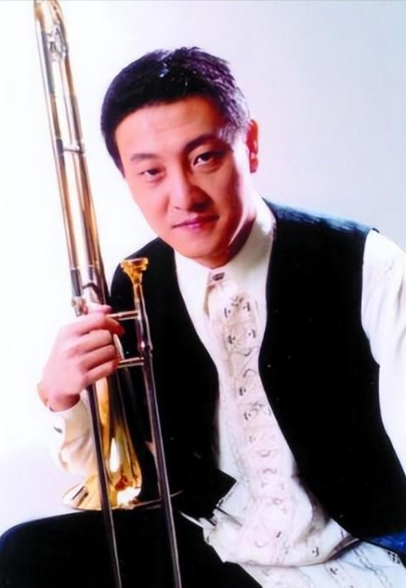 回顾韩磊:苦追王燕两年,39岁终于得偿所愿,结婚16年宠妻如宝