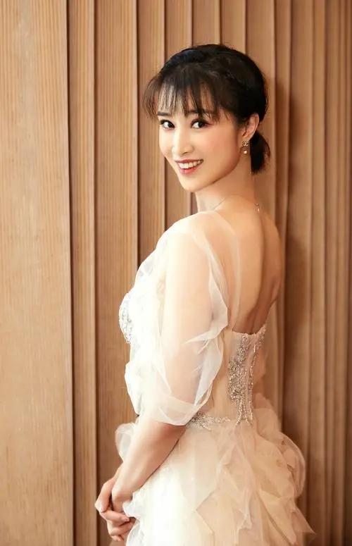 回顾奚望:在继父刘之冰的支持下任性离婚,带着女儿的她,怎样了