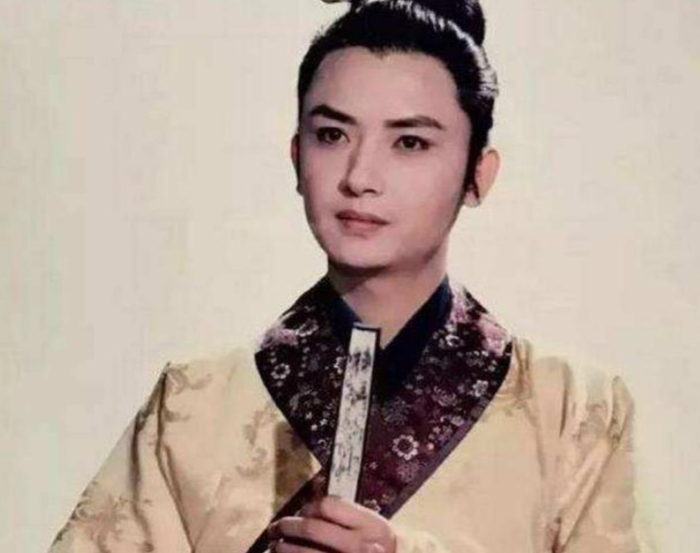 回顾侯长荣:与妻子"红楼"相遇,结婚37年生一女,生活幸福美满