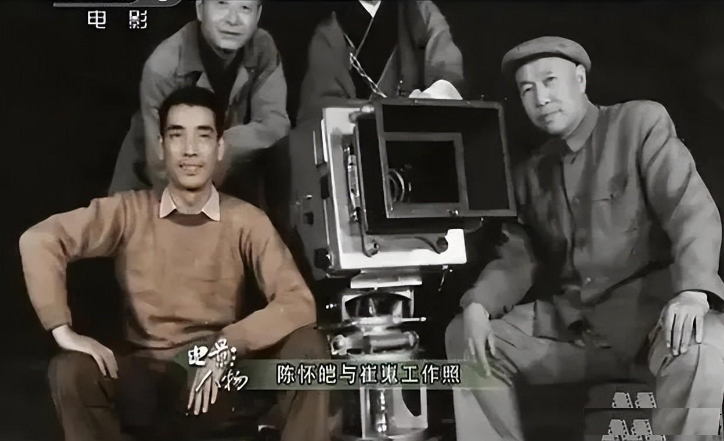 选中,在拍摄《小兵张嘎》的同时,崔嵬又接拍了电影《红旗谱》的主演