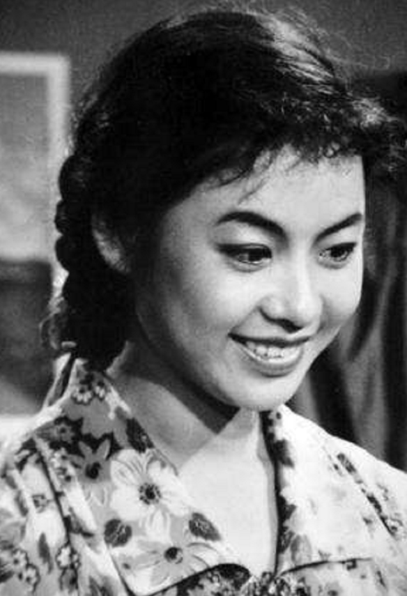 宋雪娟就这样被留下,自此走上了演员的道路