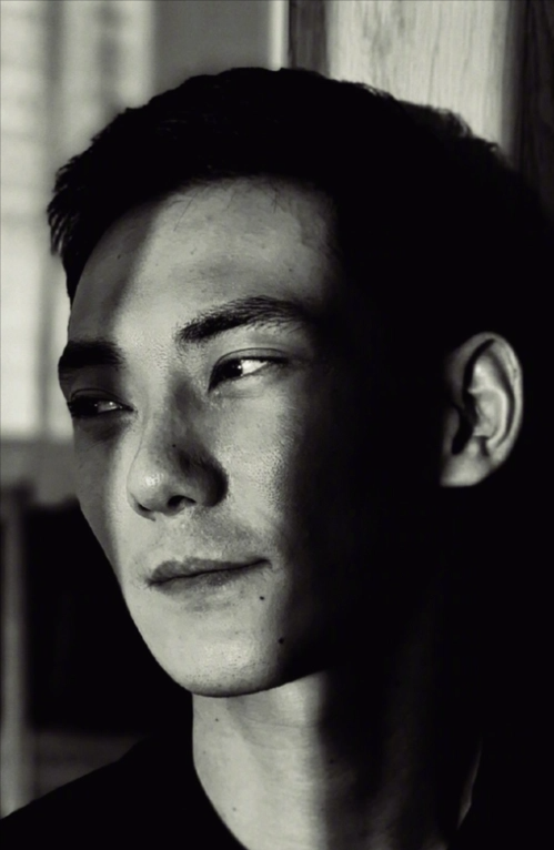 纪实 黄觉:暧昧周迅,和徐静蕾同居5年,娶小14岁娇妻宠如宝