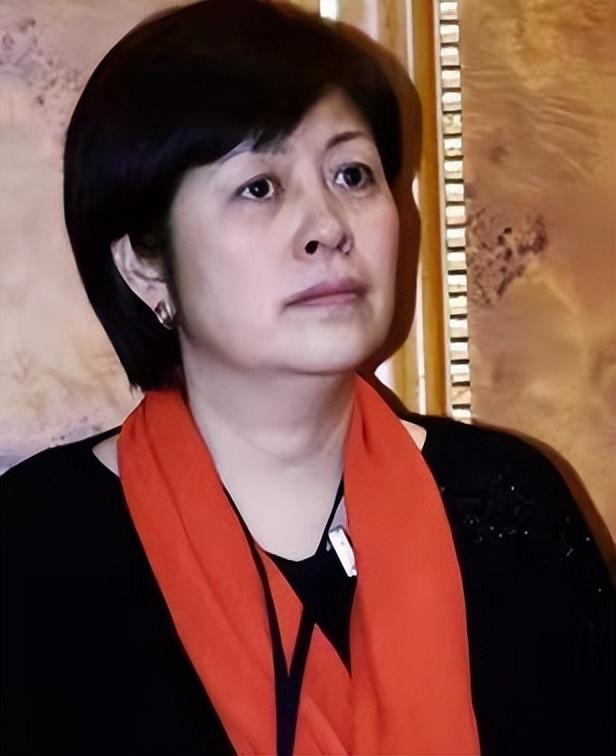 王京花:嫁给演员董志华,30年婚姻恩爱如初,影帝儿子是心中骄傲