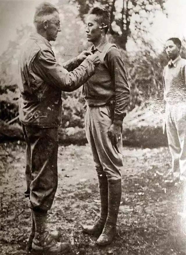 远征缅甸战功显赫,英美盛赞孙立人是英雄!杜聿明痛斥:可耻小人