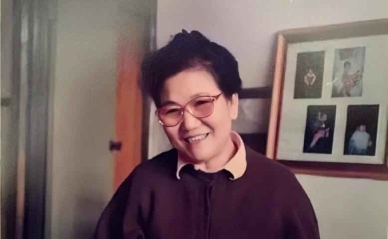 家里有三个调皮的小男孩,夫妻两一直希望有个女儿.