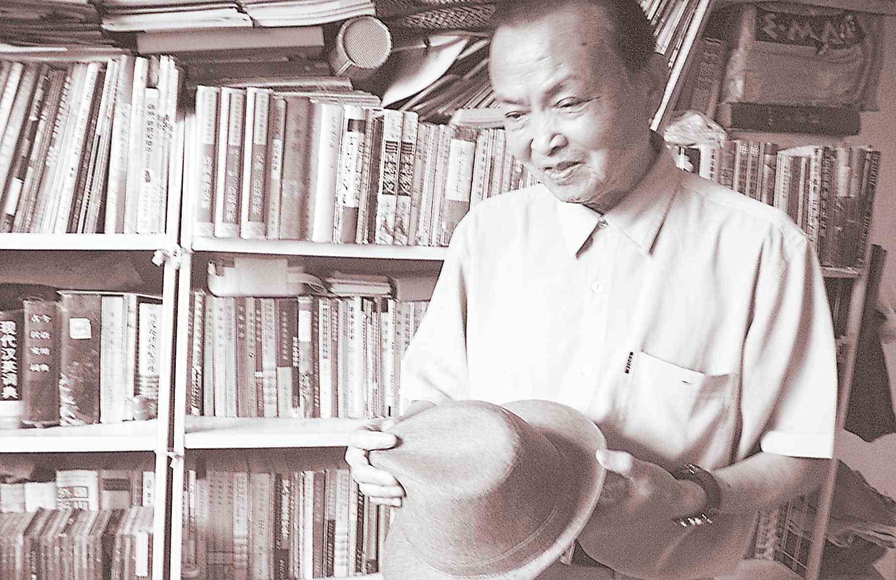 1993年语文老师当卧底,成为毒枭坤沙的贵宾,十年后归来毫发无损