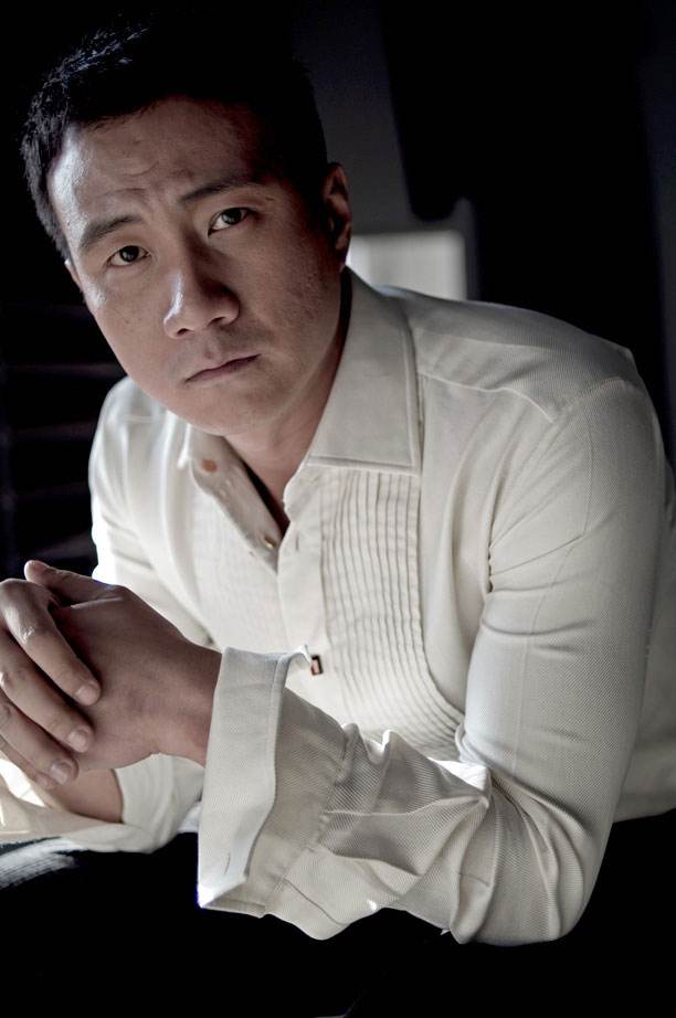 胡军:与初恋女友交往23年,不担心绯闻,婚后儿女双全,幸福美满