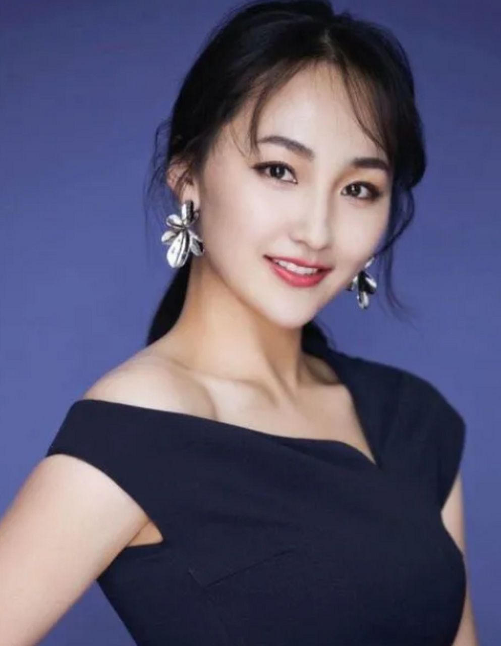 回顾著名演员于震:被前妻泼尽脏水,为何二婚妻子辛月