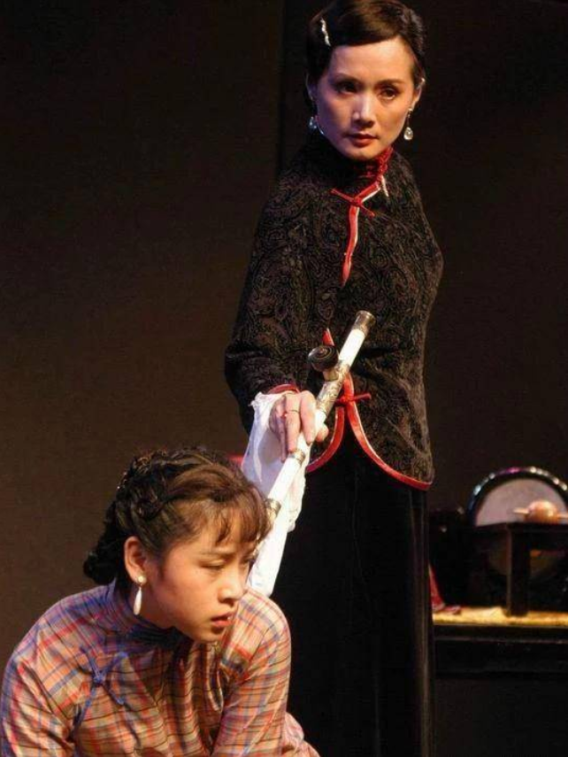 回顾演员吴冕:嫁给大学同窗恩爱42年,63岁再翻红,今低调幸福